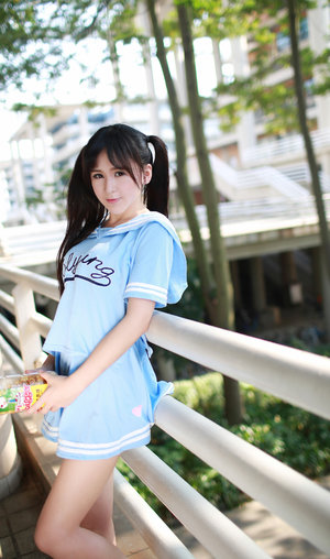 痞幼和猴哥打扑克图