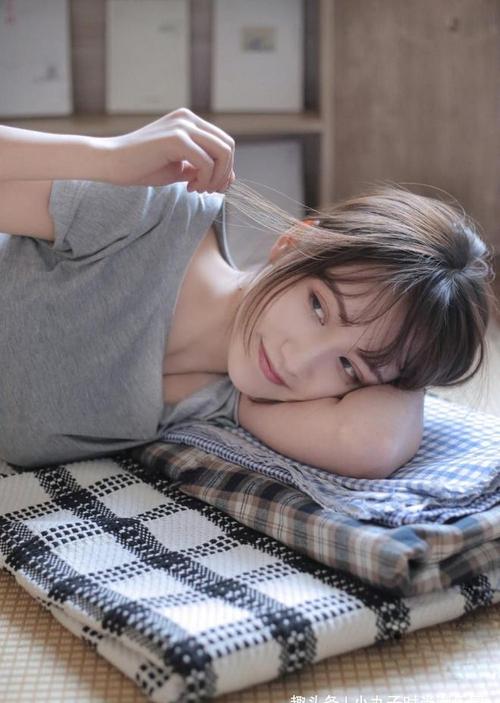 扒开双腿吃奶呻吟做受