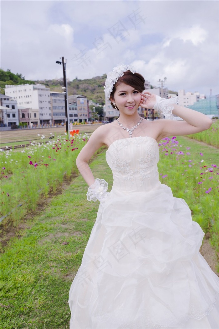 动漫美女脱内衣