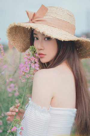 球花莫妮卡贝鲁奇