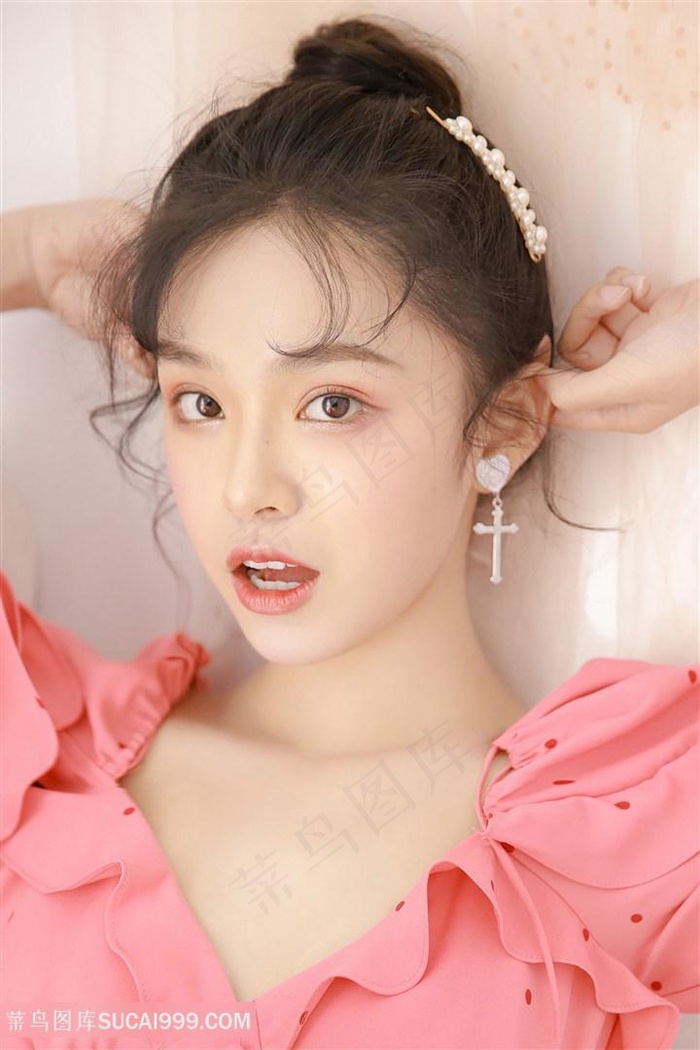女同桌用脚帮我打我飞机