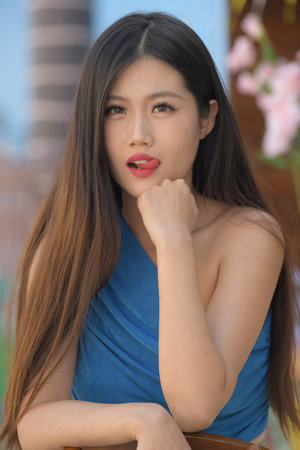 王者女英雄翻眼流泪