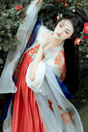 国产美女精品久久久久中文