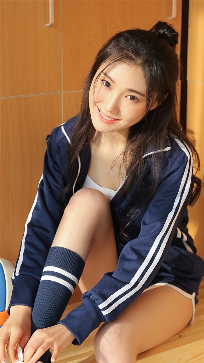 美女毛茸茸的阴户视频