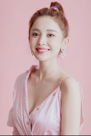 女朋友主动拿胸给我吃